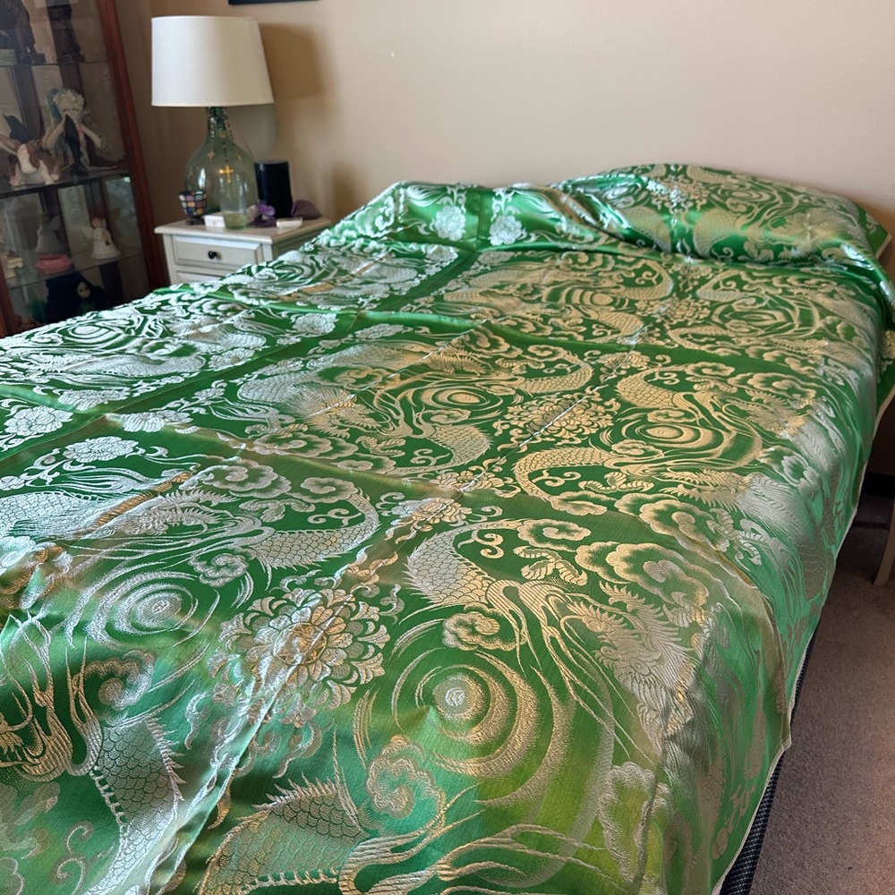 Elegant Green and Gold Bedding Set Dragon